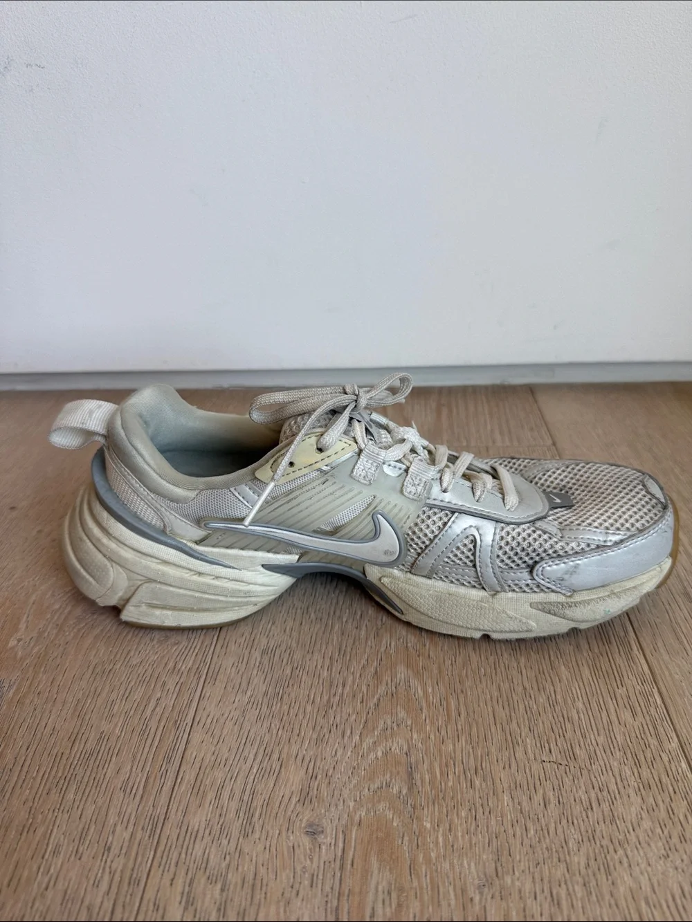 Nike Women’s Vomero Sneakers Sz 8.5